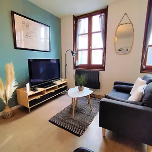 A 150 M De La Cathedrale Appartement